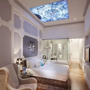So Sofitel Hotel Singapore