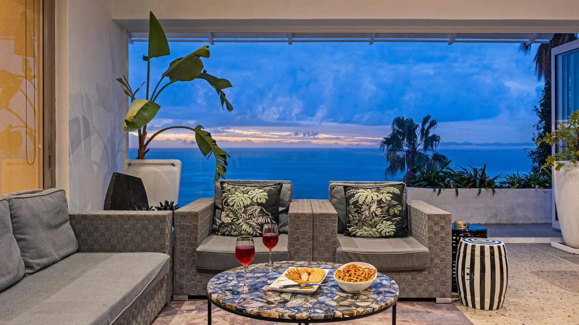 Clifton Yolo Spaces - Clifton Mansion Villa Cape Town