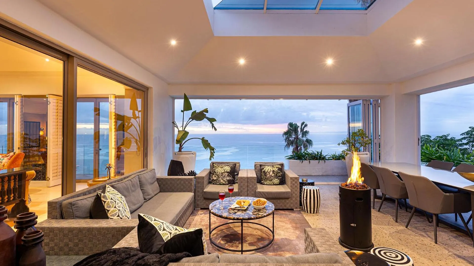 Clifton Yolo Spaces - Clifton Mansion Villa Cape Town 2*,  Güney Afrika