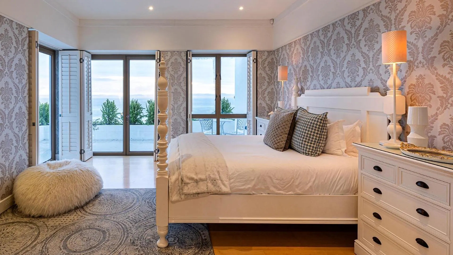 Clifton Yolo Spaces - Clifton Mansion Villa Cape Town