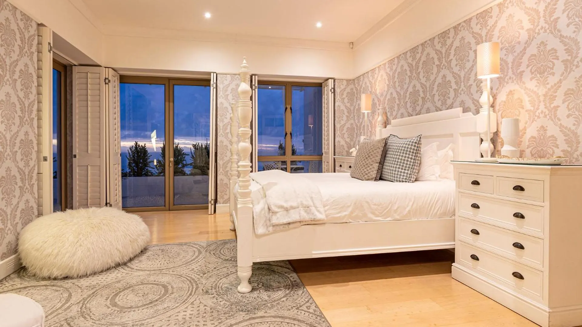 Clifton Yolo Spaces - Clifton Mansion Villa Cape Town