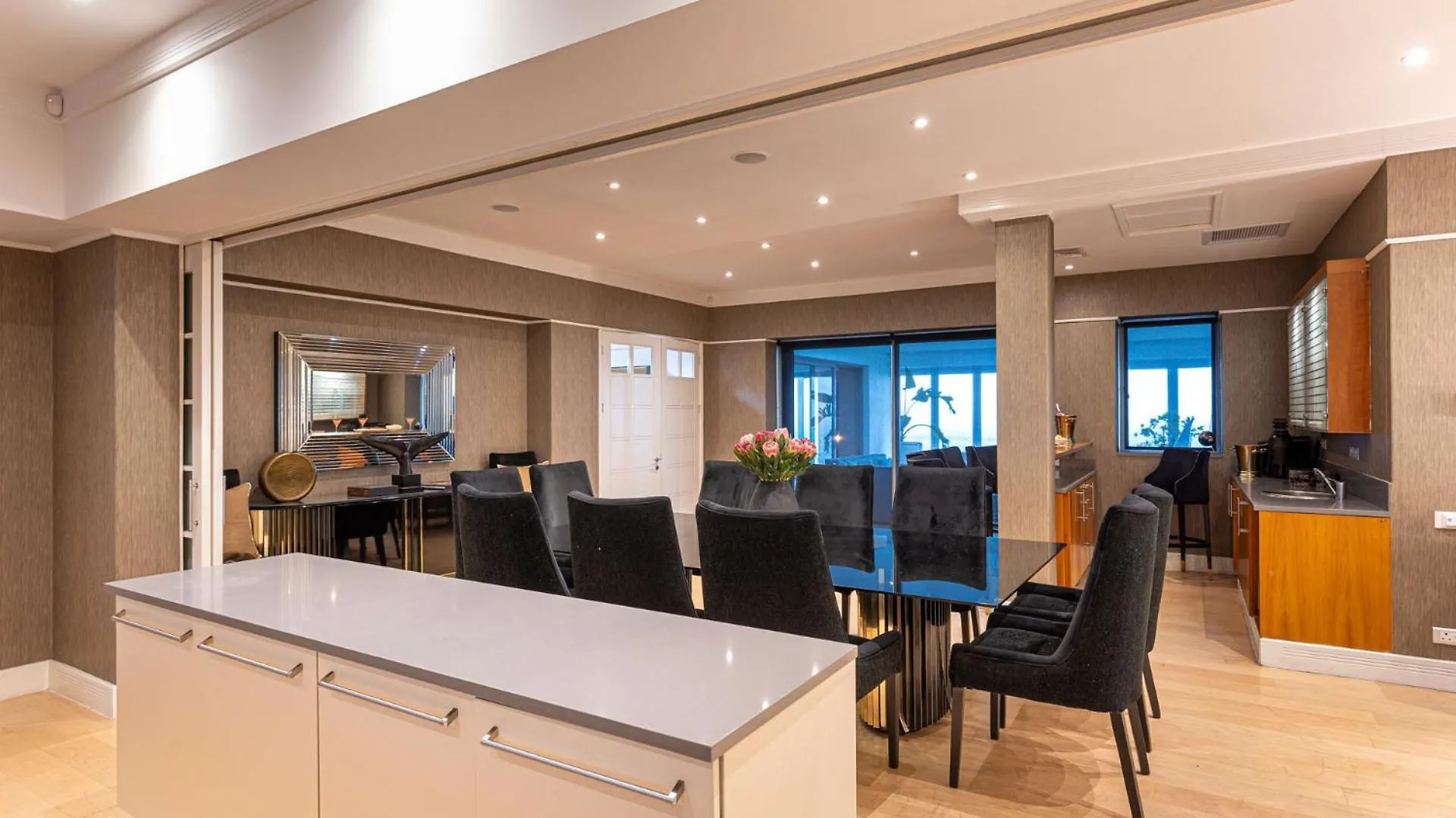 Clifton Yolo Spaces - Clifton Mansion Villa Cape Town