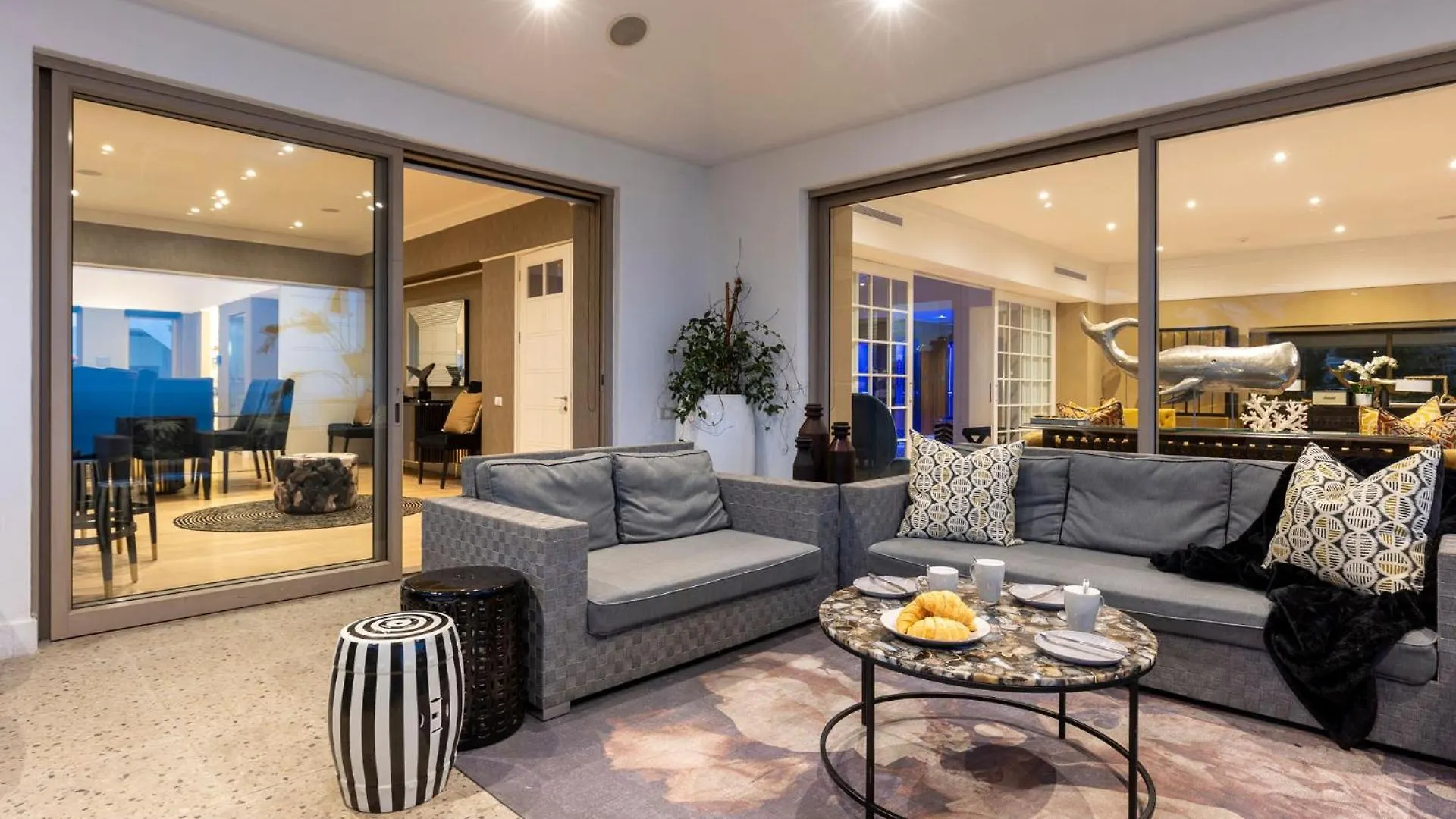 Clifton Yolo Spaces - Clifton Mansion Villa Cape Town