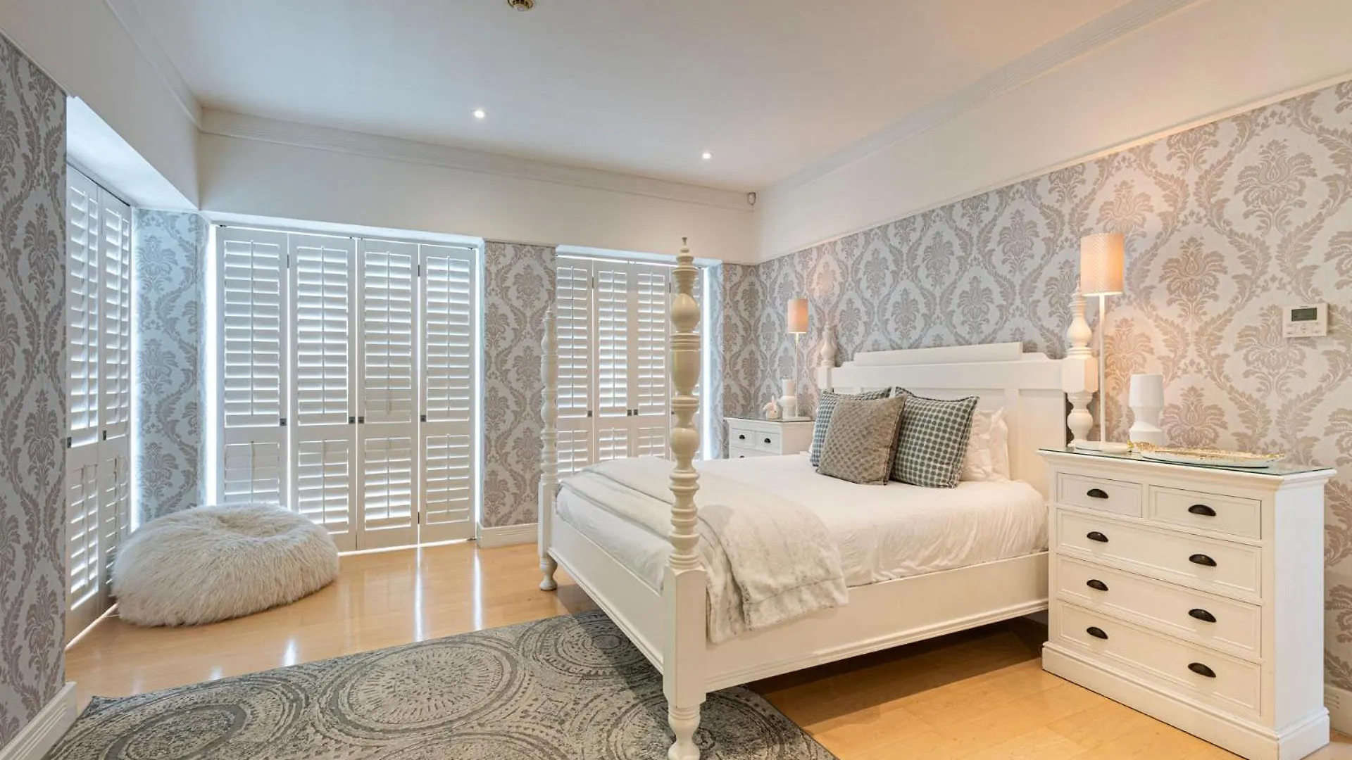 Clifton Yolo Spaces - Clifton Mansion Villa Cape Town 2*,