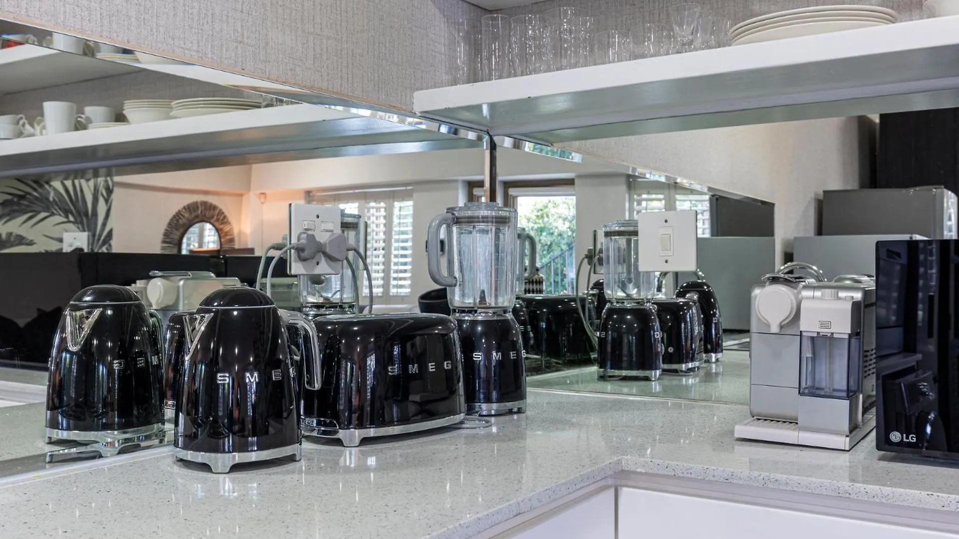 Clifton Yolo Spaces - Clifton Mansion Villa Cape Town 2*,