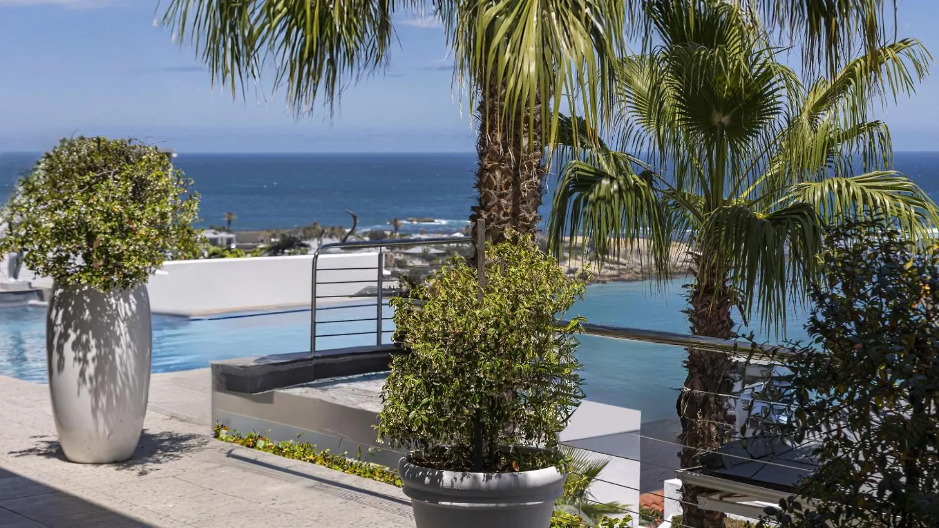 Clifton Yolo Spaces - Clifton Mansion Villa Cape Town Guest house